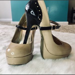 🛍 5/$20 Charlotte Russe size 7 heels